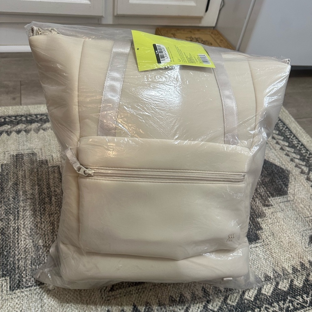 New Large Tote Backpack Travel Bag Faux Neoprene Cream All in Motion New Large - Picture 5 of 15